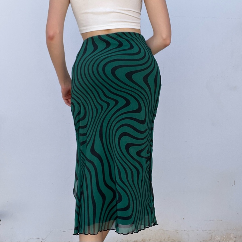 UO green mid length skirt, layered Size S black and green skirt - Picture 4 of 6